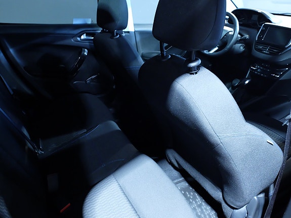 Peugeot 208 7 of 8
