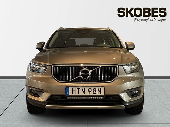 Volvo XC40 2 of 3