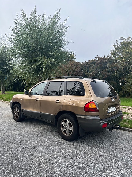 Hyundai Santa Fe 2 of 3