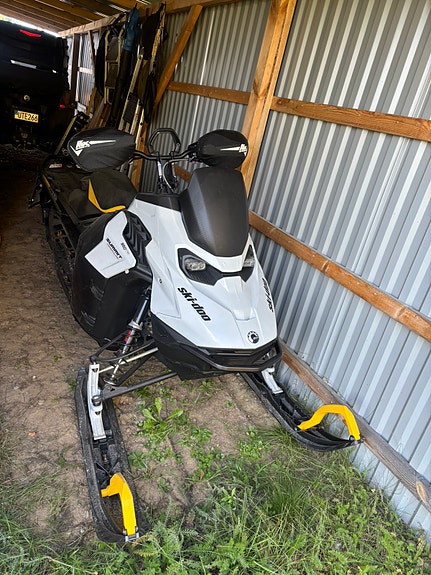Ski-doo 3 of 5