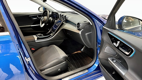 Mercedes-Benz C300 de 3 of 25