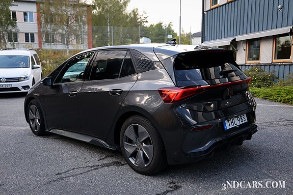 Cupra Born 6 of 17