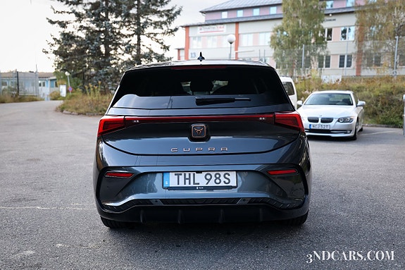 Cupra Born 5 of 17