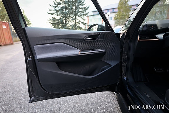 Cupra Born 13 of 17