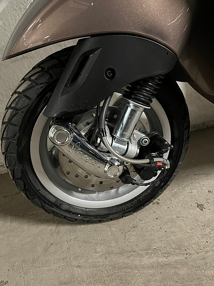 Vespa Primavera 50 touring 3 of 6