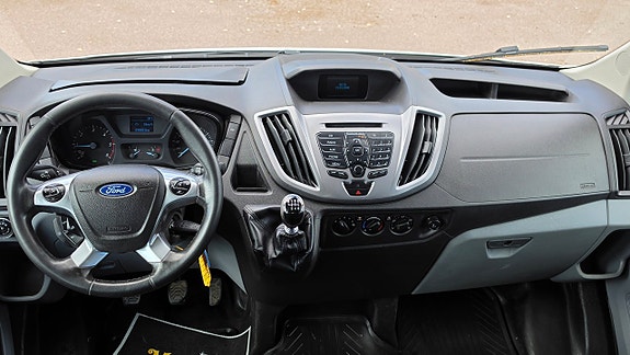 Ford Transit 10 of 13
