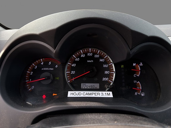 Toyota HiLux 15 of 19
