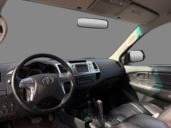 Toyota HiLux 14 of 19