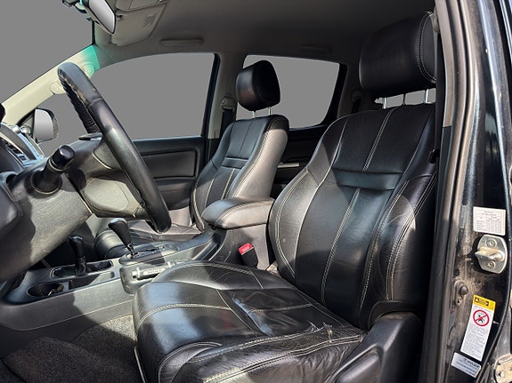 Toyota HiLux 17 of 19