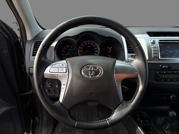 Toyota HiLux 12 of 19