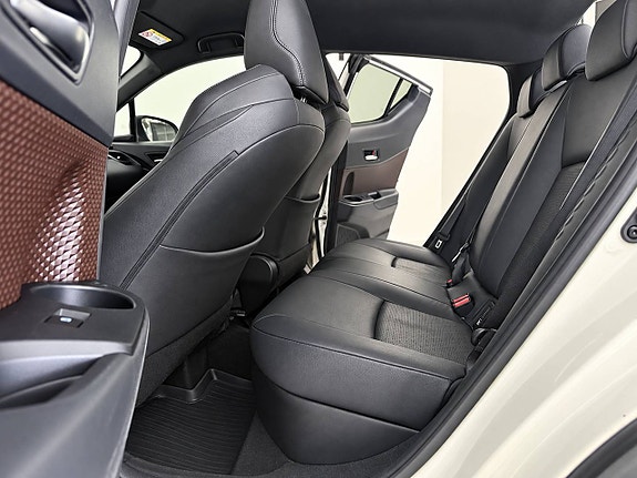 Toyota C-HR 12 of 15