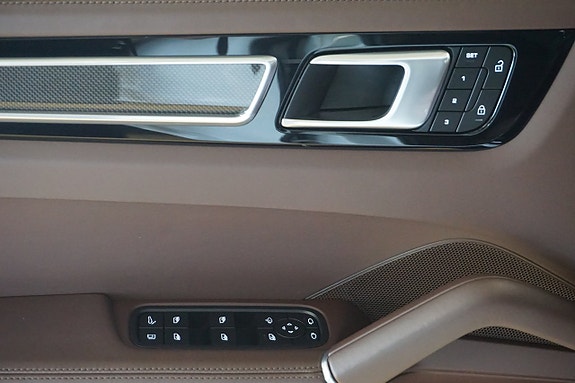 Porsche Cayenne 26 of 28