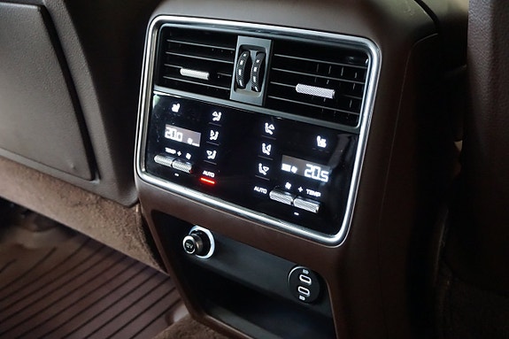 Porsche Cayenne 16 of 28
