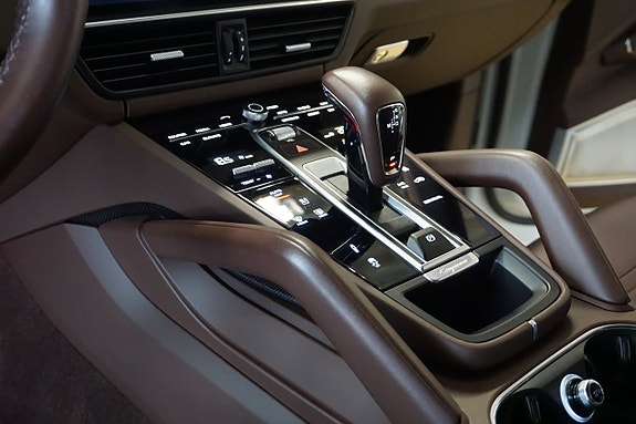 Porsche Cayenne 20 of 28