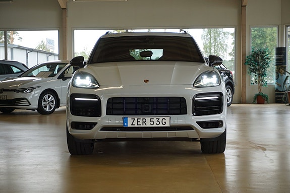 Porsche Cayenne 4 of 28
