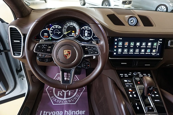 Porsche Cayenne 19 of 28