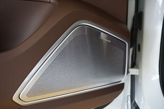 Porsche Cayenne 17 of 28
