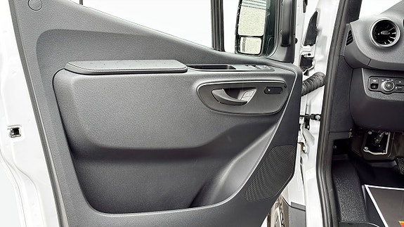 Mercedes-Benz Sprinter 208 12 of 15