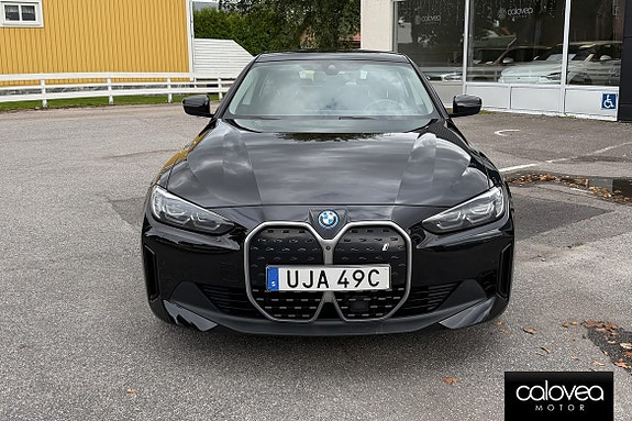 BMW i4 3 of 15