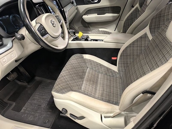 Volvo XC60 6 of 10
