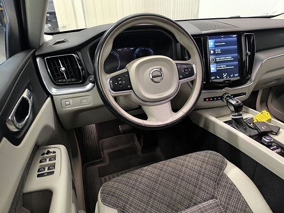 Volvo XC60 7 of 10
