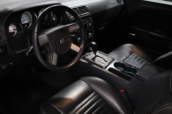 Dodge Challenger 10 of 14