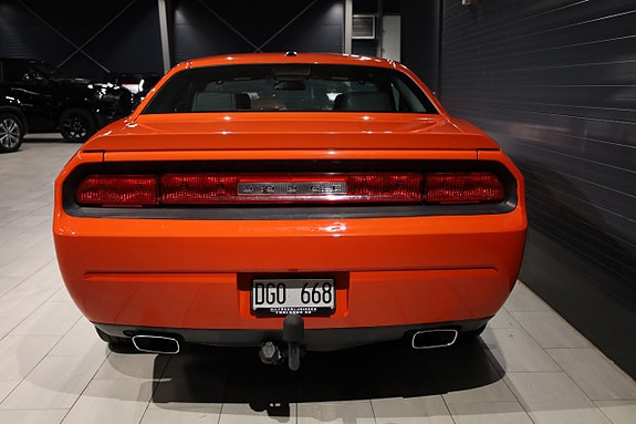 Dodge Challenger 5 of 14