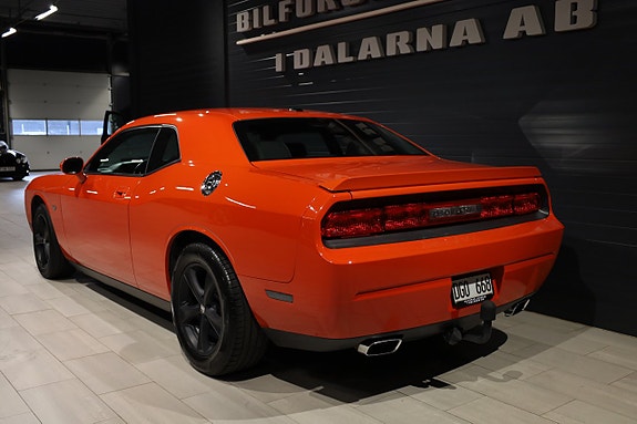Dodge Challenger 4 of 14