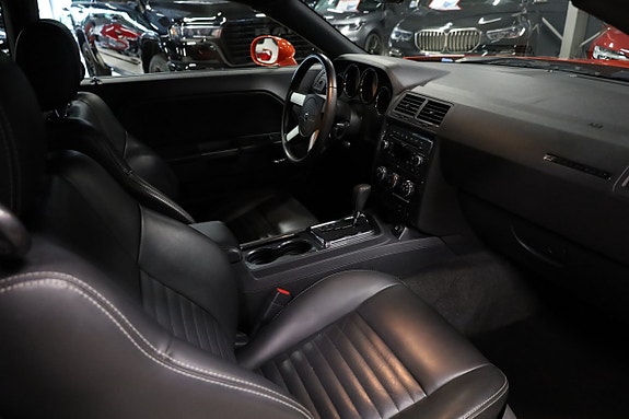 Dodge Challenger 11 of 14