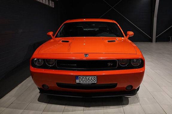 Dodge Challenger 2 of 14