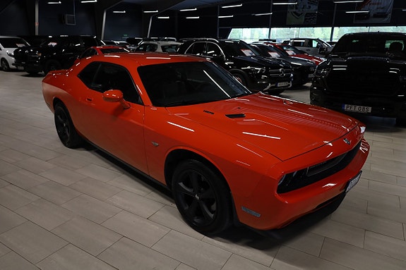 Dodge Challenger 6 of 14