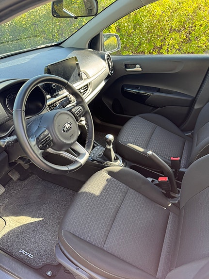 Kia Picanto 7 of 8