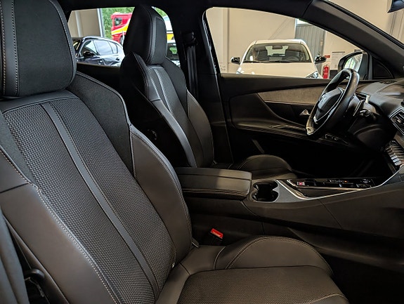 Peugeot 3008 16 of 18