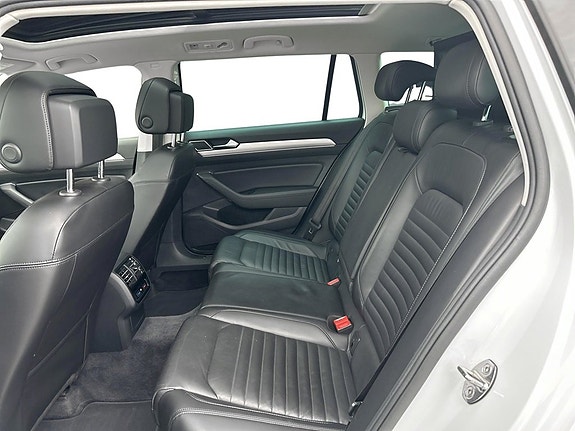 Volkswagen Passat Alltrack 12 of 14