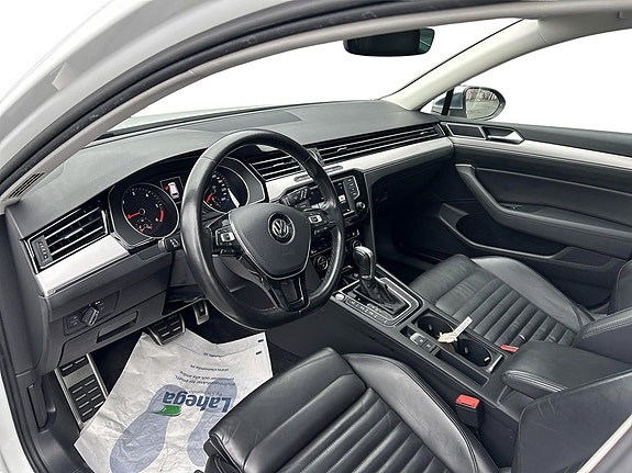 Volkswagen Passat Alltrack 11 of 14