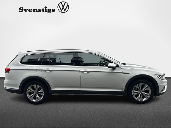 Volkswagen Passat Alltrack 7 of 14