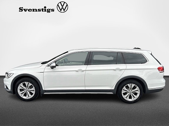 Volkswagen Passat Alltrack 2 of 14