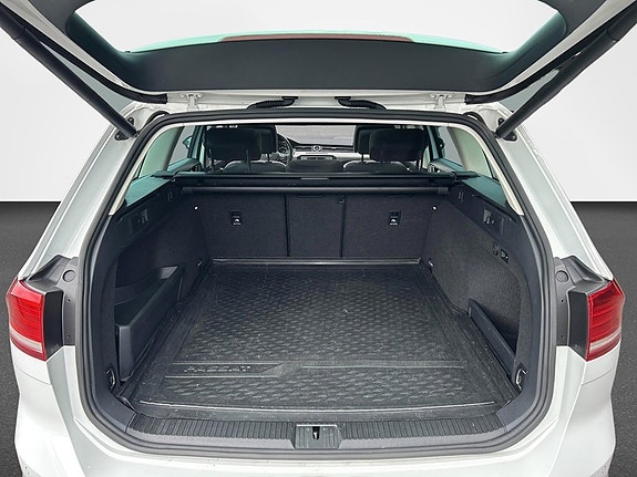 Volkswagen Passat Alltrack 5 of 14