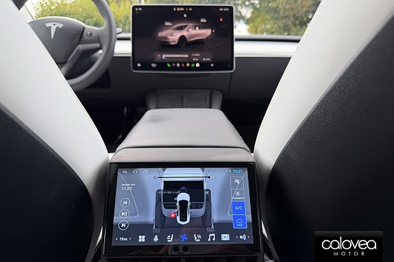 Tesla Model Y 7 of 16