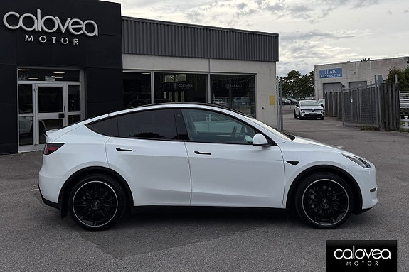 Tesla Model Y 2 of 16