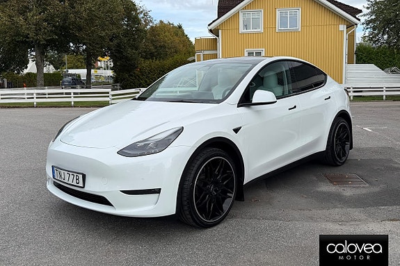 Tesla Model Y 16 of 16