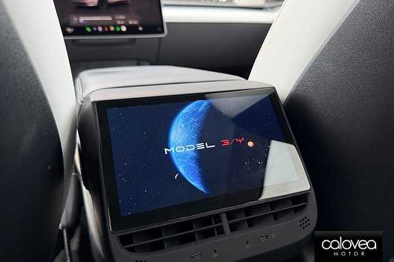 Tesla Model Y 15 of 16
