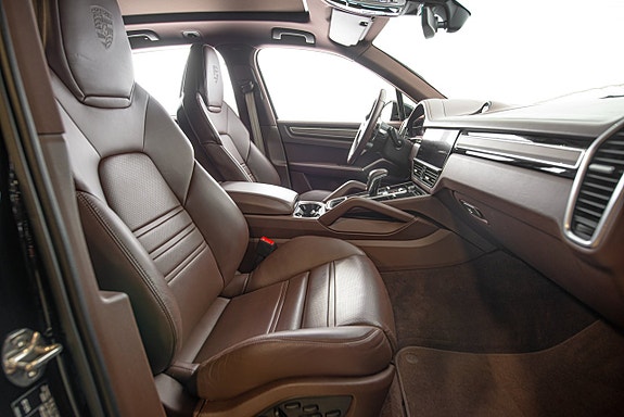 Porsche Cayenne 15 of 30
