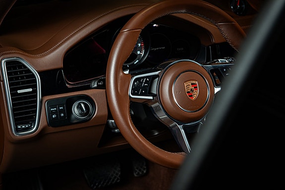 Porsche Cayenne 19 of 30