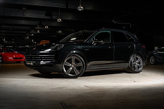 Porsche Cayenne 2 of 30