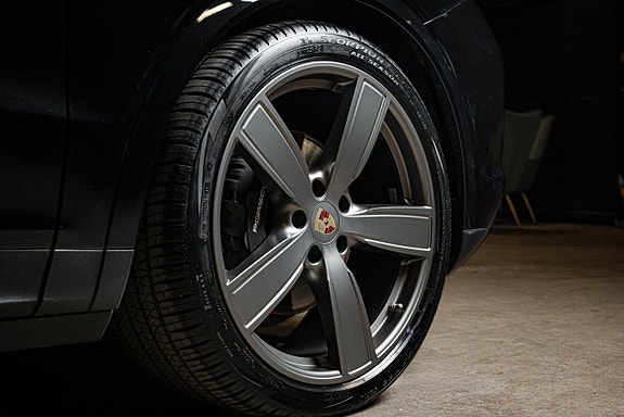 Porsche Cayenne 29 of 30
