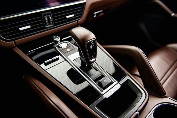 Porsche Cayenne 24 of 30