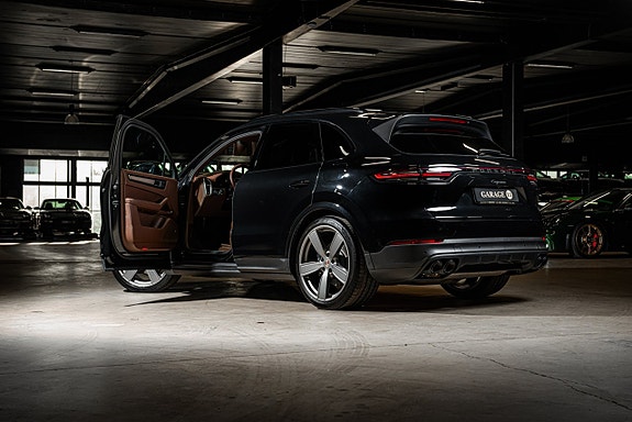 Porsche Cayenne 8 of 30