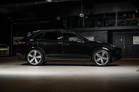 Porsche Cayenne 6 of 30