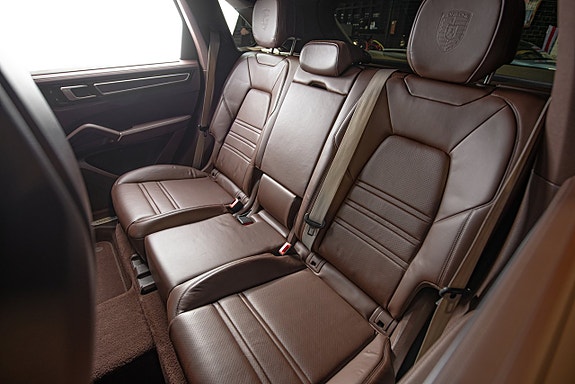 Porsche Cayenne 17 of 30